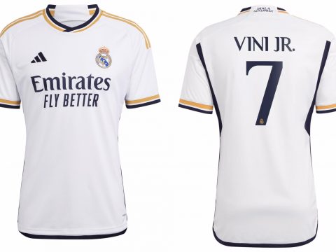 Vinicius Júnior, l'éclair brésilien du Real Madrid, incarne la force et la passion du jeu. Dans le maillot domicile immaculé, marqué du numéro 7