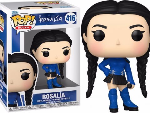 Rosalía brille dans sa 3e tournée Motomami World Tour vêtue d'une jupe noire et d'un haut bleu Funko l’immortalise en figurine Funko Pop.