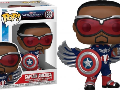Le vent souffle, la tension est à son comble. Au cœur de l’action, Captain America se tient prêt. Son bouclier brille sous la lumière tandis que ses ailes d’acier se déploient. À travers ses lunettes affûtées.