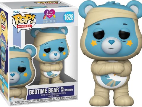 Connu pour son pelage bleu et son symbole de lune sur le ventre, Bedtime Bear s’offre un relooking terrifiant (mais adorable) avec ses bandages de momie.
