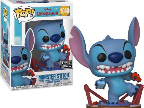 Stitch, l'icône de "Lilo et Stitch", apparaît en Funko Pop. Grimaçant, il sème le chaos en ville, tenant une voiture dans chaque main 16,99€.