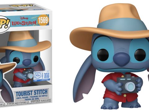 Stitch, personnage de Lilo & Stitch, est représenté en figurine Funko Pop décontractée avec son appareil photo.