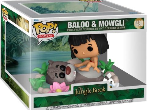 Le duo est fidèlement reproduit, avec Mowgli allongé sur Baloo, profitant du moment en toute sérénité.