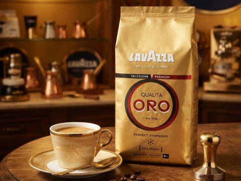 Qualità Oro Lavazza — 100 % Arabica, l'assemblage référence depuis 1956. 1 kg, torréfaction douce, notes fleurs et fruits. Café élégant.