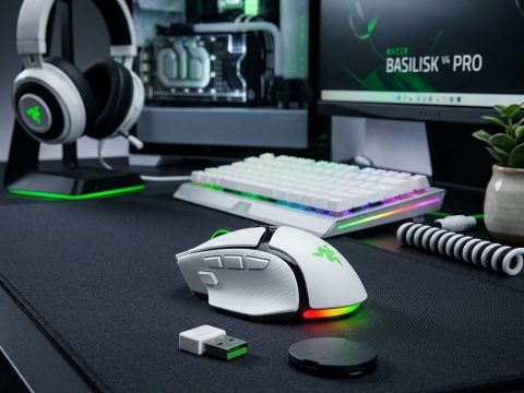 Razer Basilisk V4 Pro Blanc : Souris gaming sans fil élégante. Forme ergonomique, RGB 7 zones, capteur 50K Gen-3, personnalisation totale.