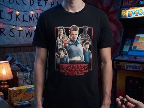 T-shirt Stranger Things Poster — Noir XL : logo emblématique + illustration Vecna, 100 % coton, col rond, manches courtes.