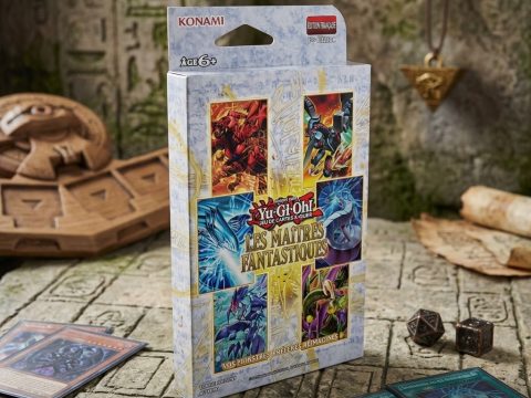 Yu-Gi-Oh! — Tuckbox Les Maîtres Fantastiques. Grand Master Rare 001–100, 3 boosters, 3 Secret Rares. Cartes réinventées — Sortie 12 nov. 2026.